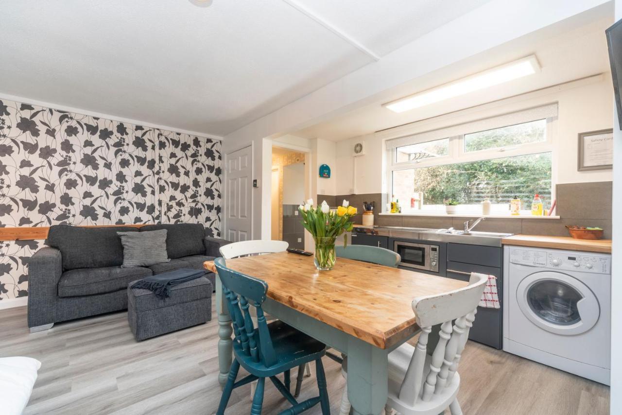 10 Boutique Studio Apartment Near Tube - Quiet Location Little Missenden Екстериор снимка