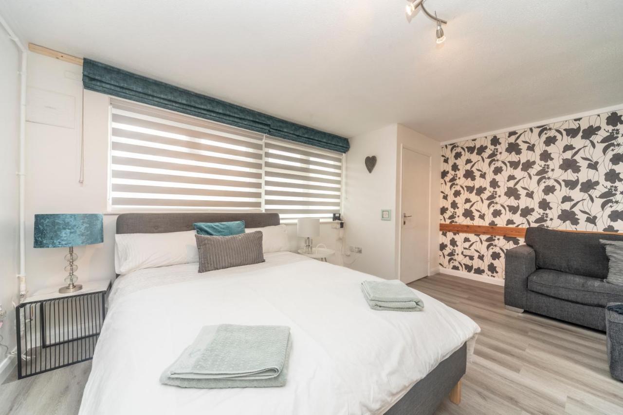 10 Boutique Studio Apartment Near Tube - Quiet Location Little Missenden Екстериор снимка