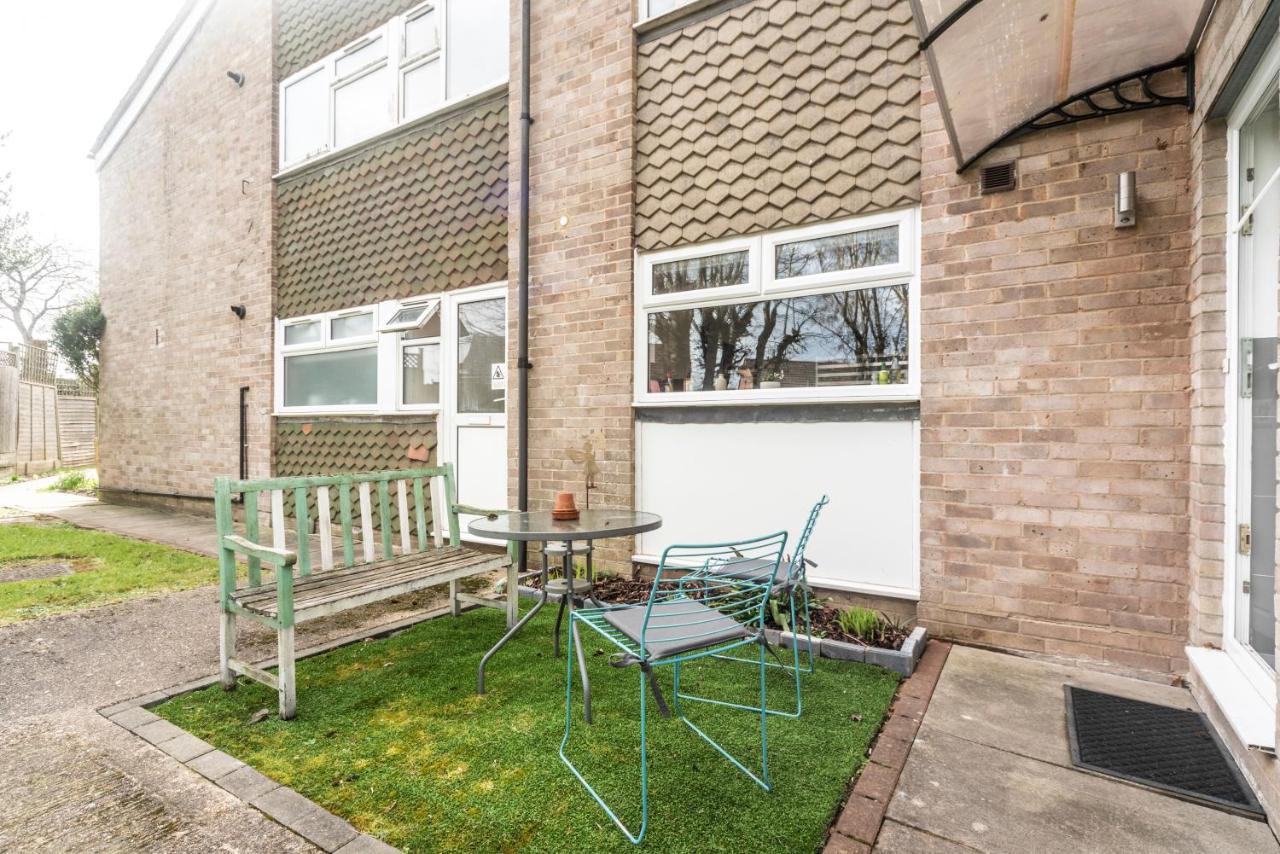 10 Boutique Studio Apartment Near Tube - Quiet Location Little Missenden Екстериор снимка